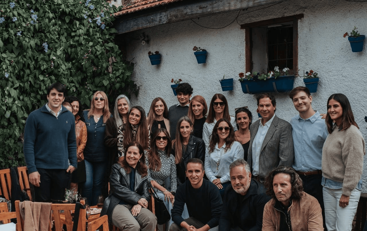 Equipo Avitax Propiedades Mendoza - Especialistas en propiedades residenciales y comerciales