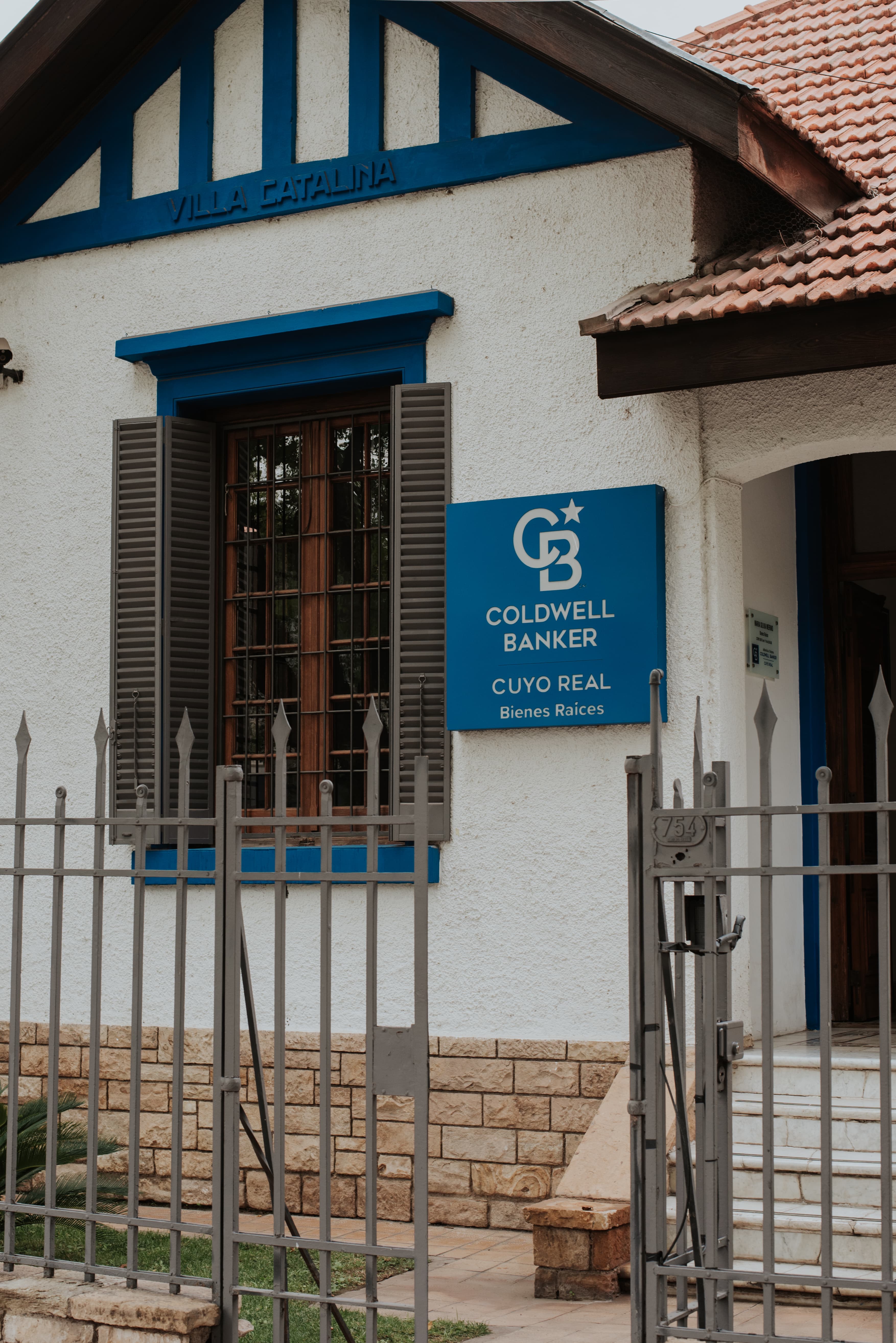 Oficina de Avitax Propiedades en Mendoza, Argentina - Inmobiliaria líder en bienes raíces